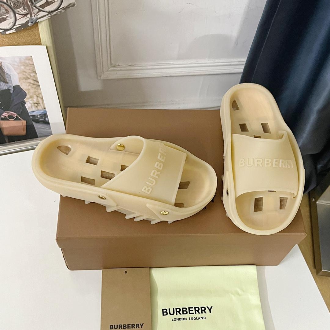 Burberry Bucklow logo slides - EUR FASHION