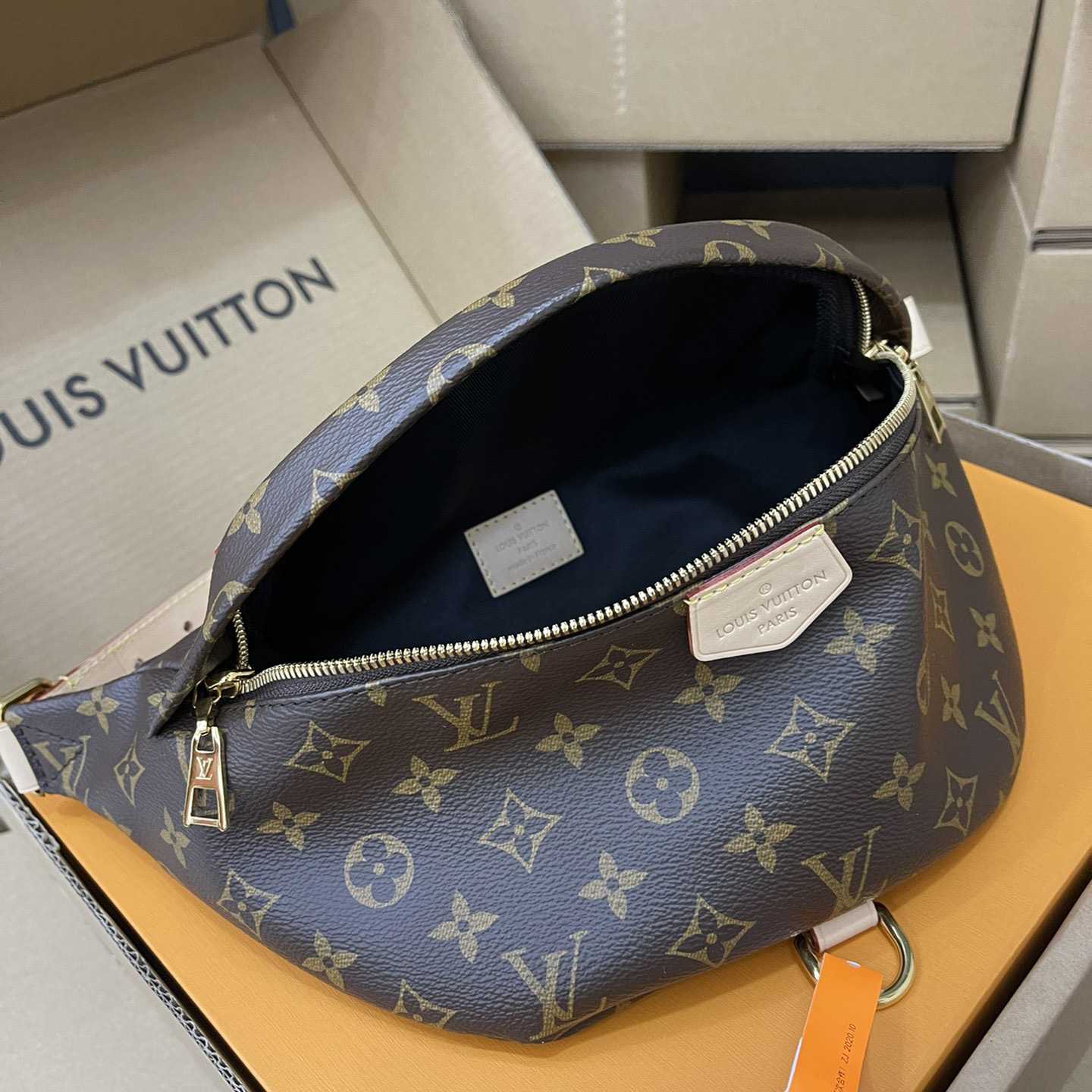 Louis Vuitton Bumbag(37-14-13cm)      M43644 - EUR FASHION