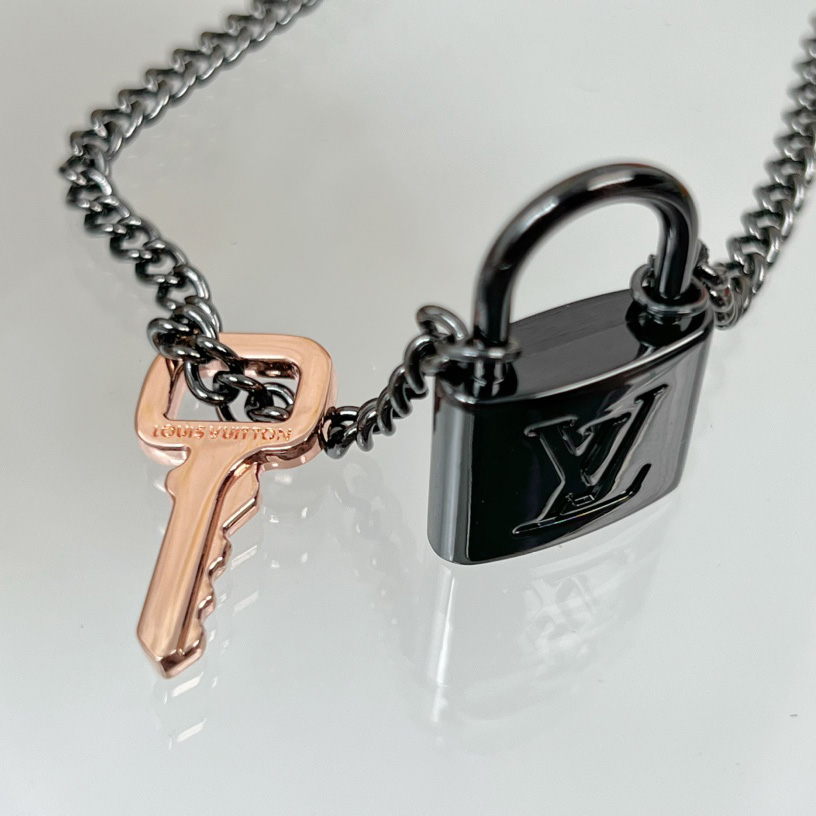 Louis Vuitton LV Padlock Pendant   M01149 - EUR FASHION