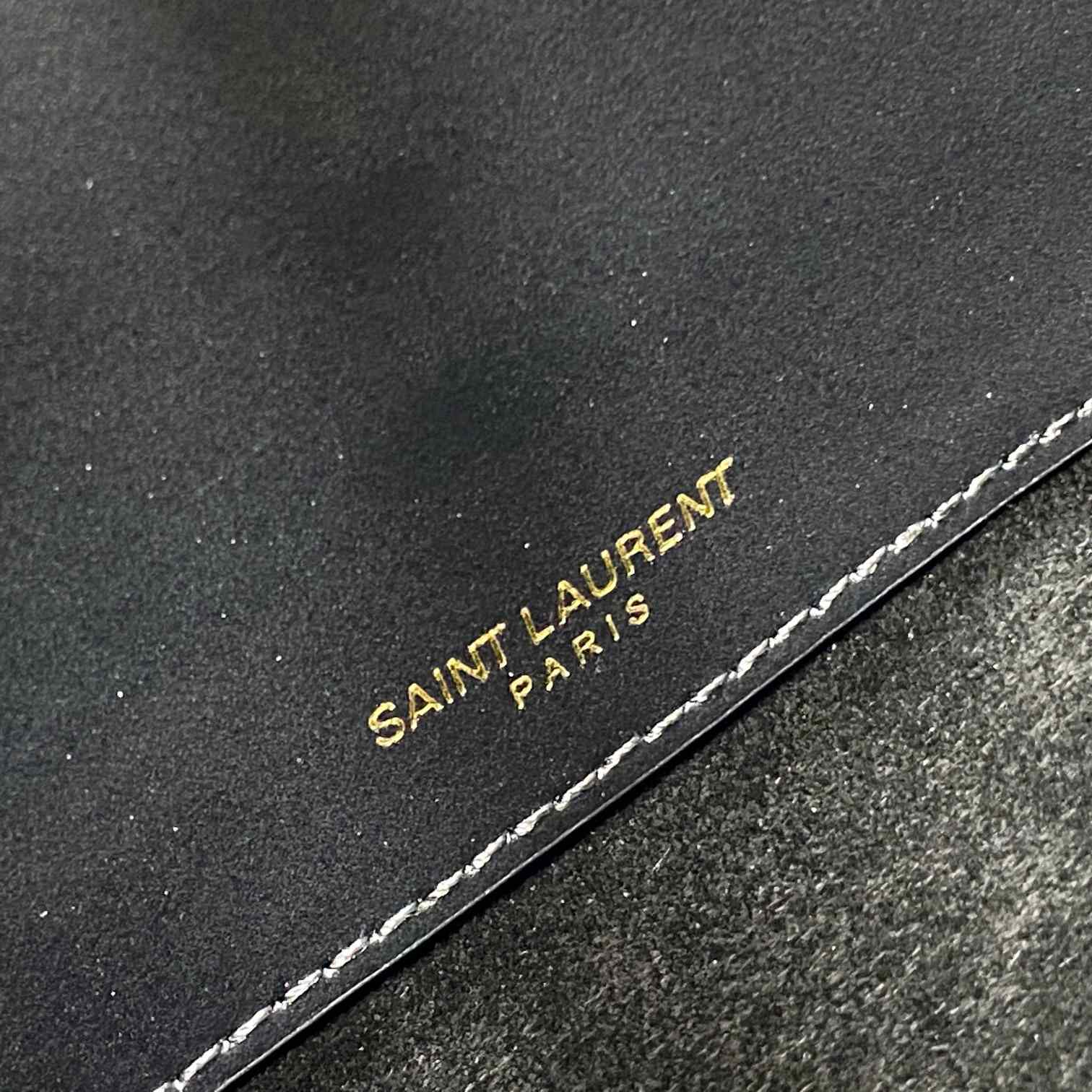 Saint Laurent Le 37 In Shiny Leather - EUR FASHION