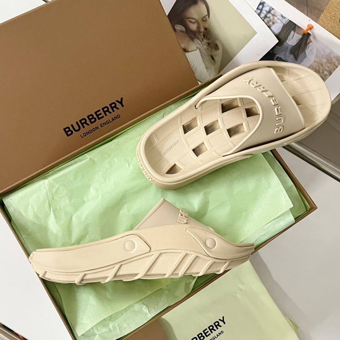 Burberry Bucklow logo slides - EUR FASHION