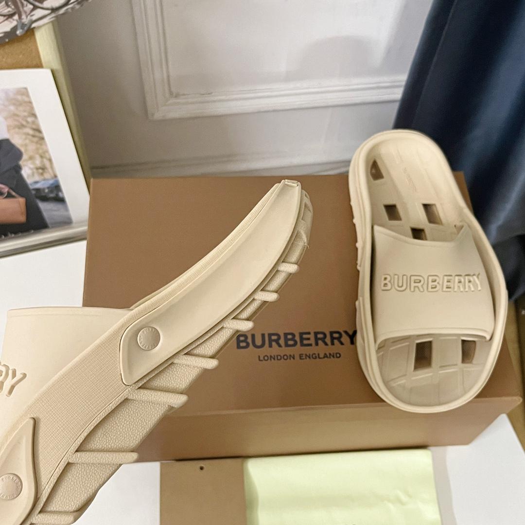 Burberry Bucklow logo slides - EUR FASHION