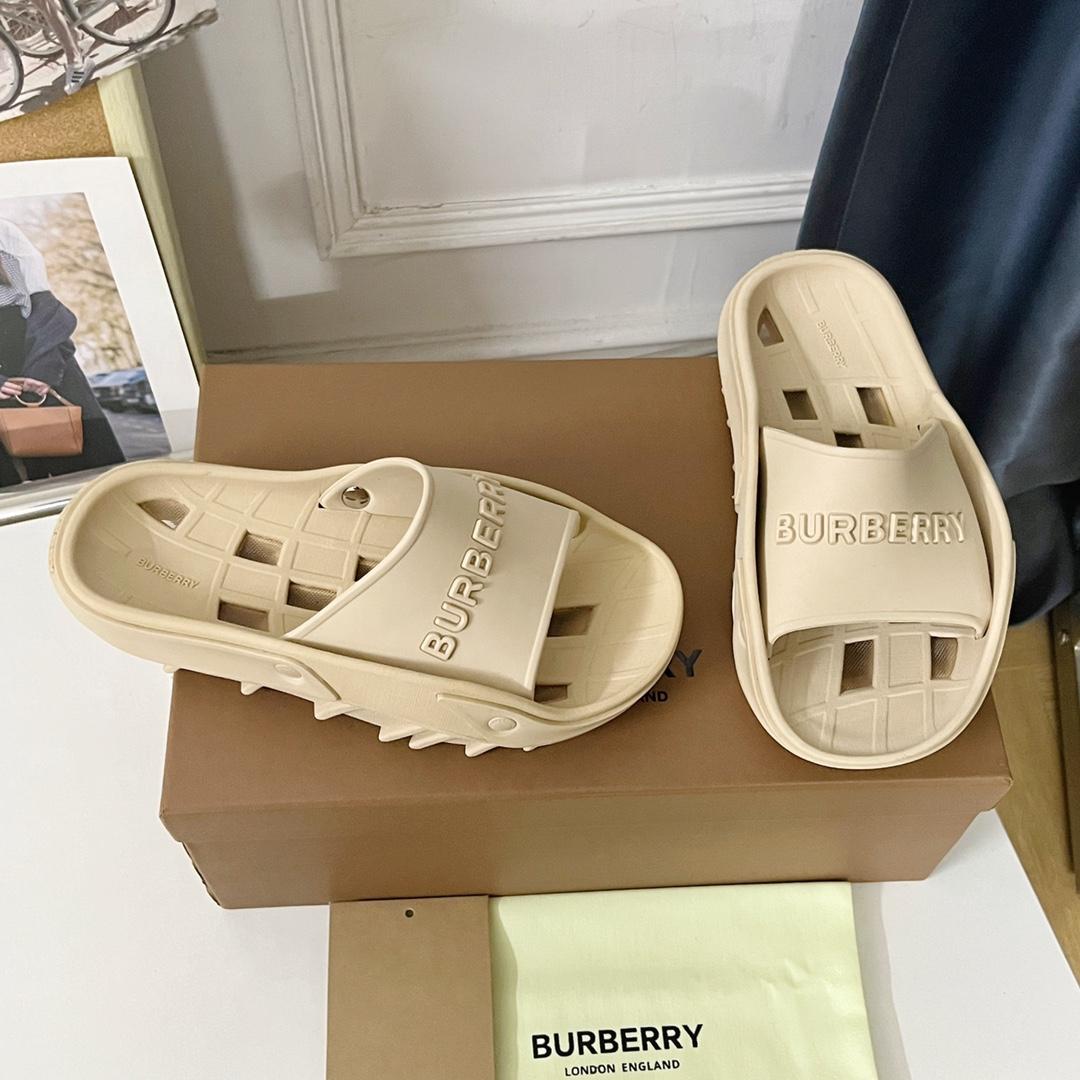 Burberry Bucklow logo slides - EUR FASHION