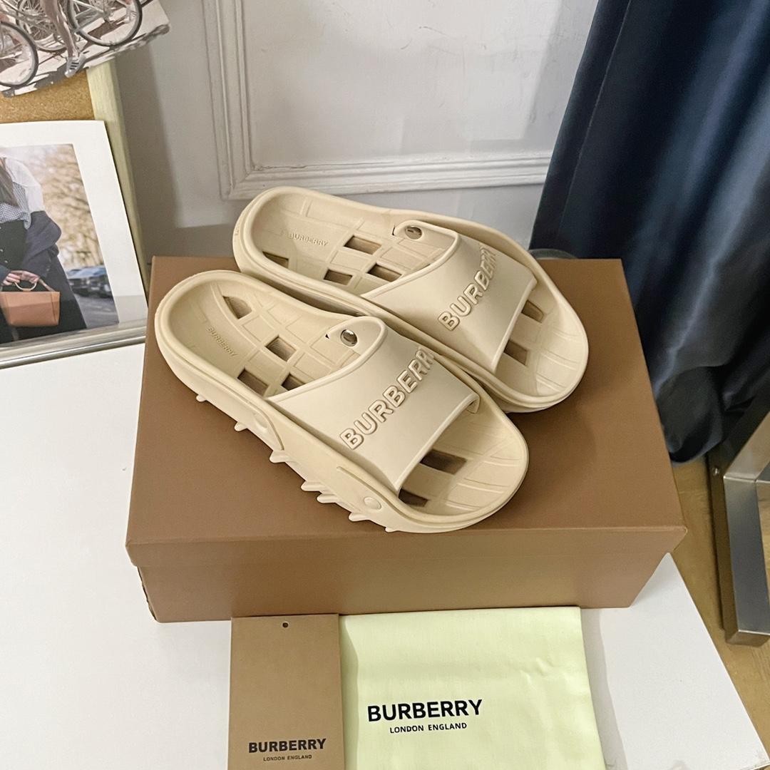 Burberry Bucklow logo slides - EUR FASHION