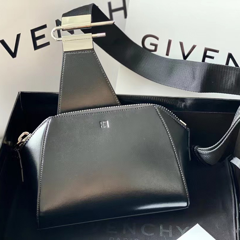 Givenchy Antigona Leather Messenger Bag (25-20-16cm) - EUR FASHION