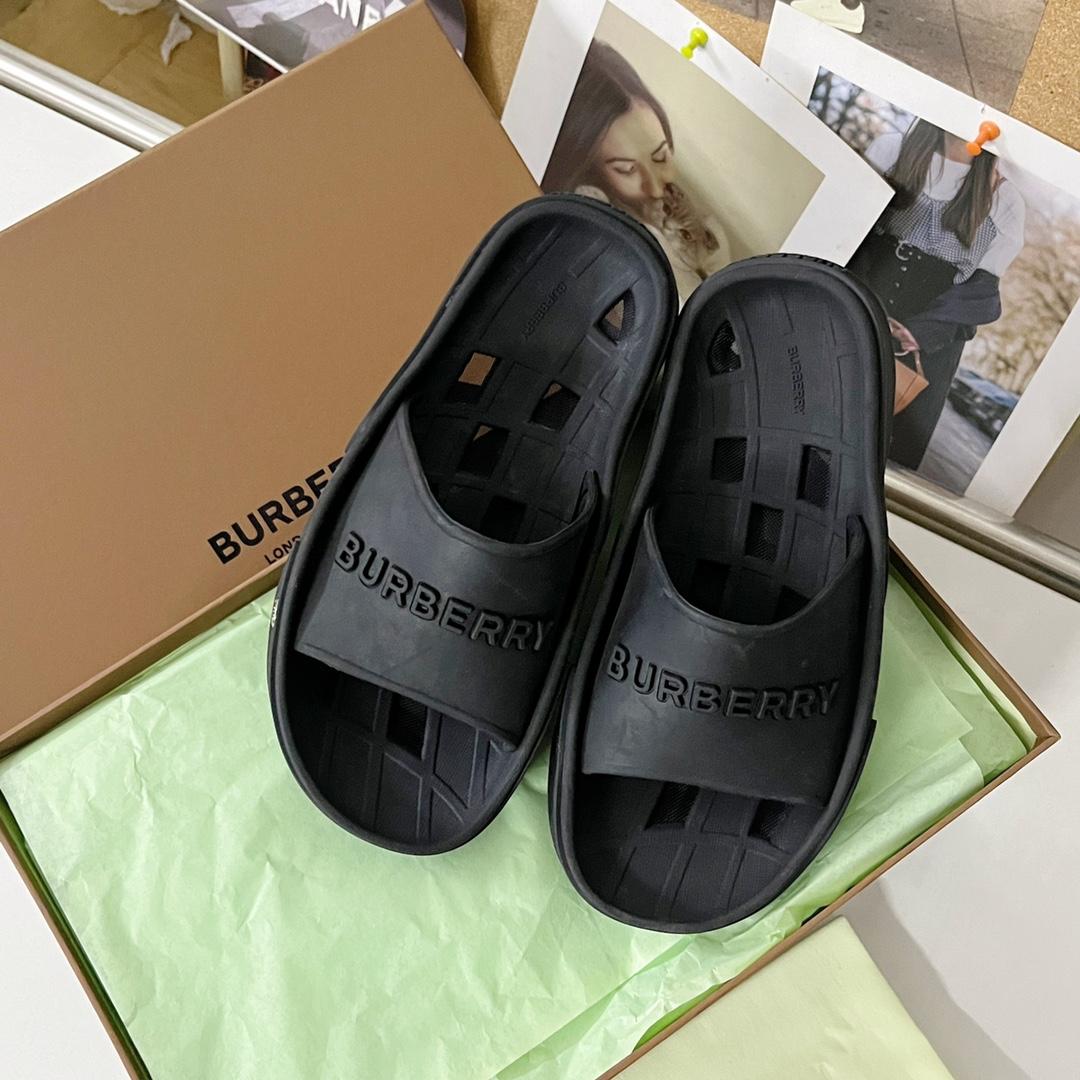 Burberry Bucklow logo slides - EUR FASHION