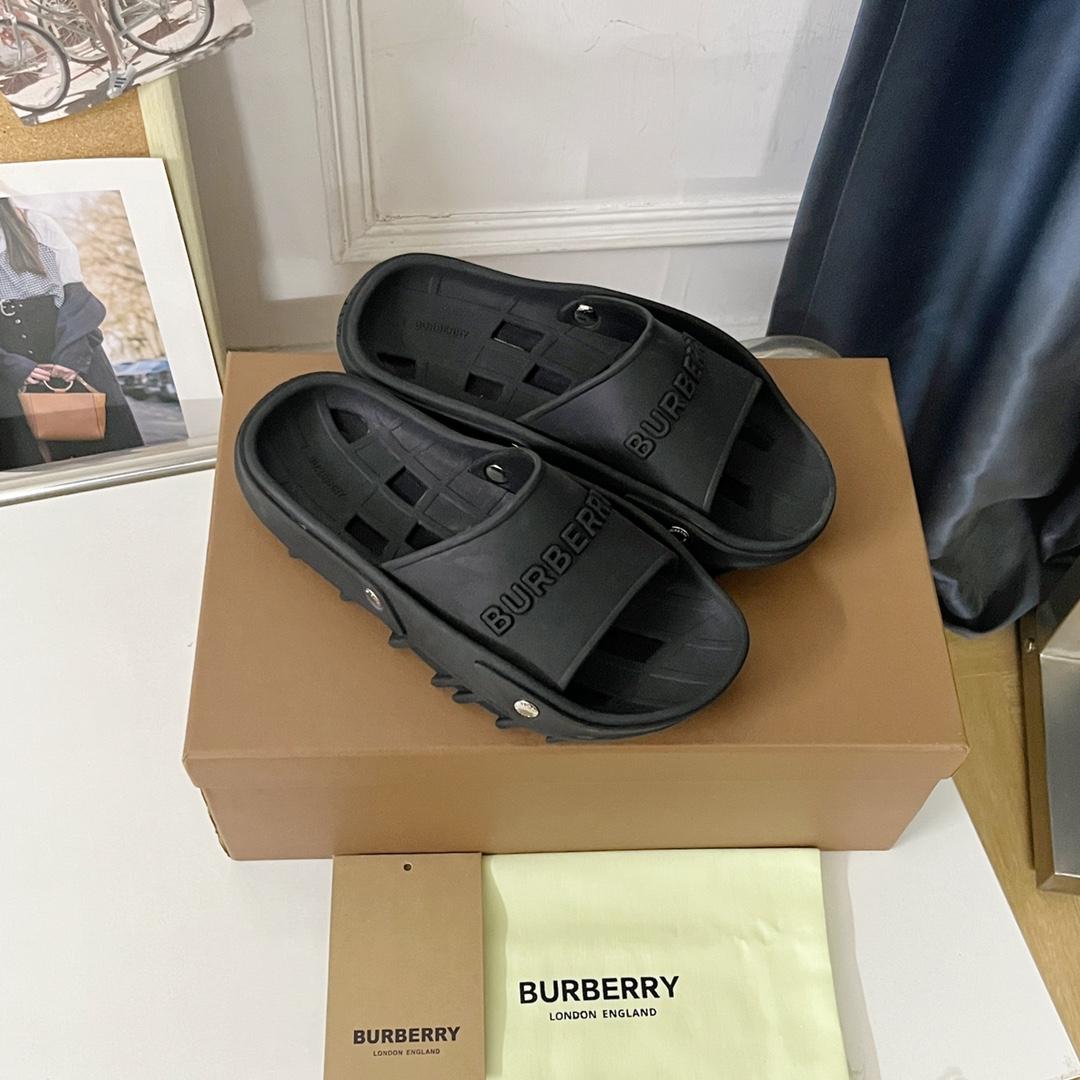 Burberry Bucklow logo slides - EUR FASHION