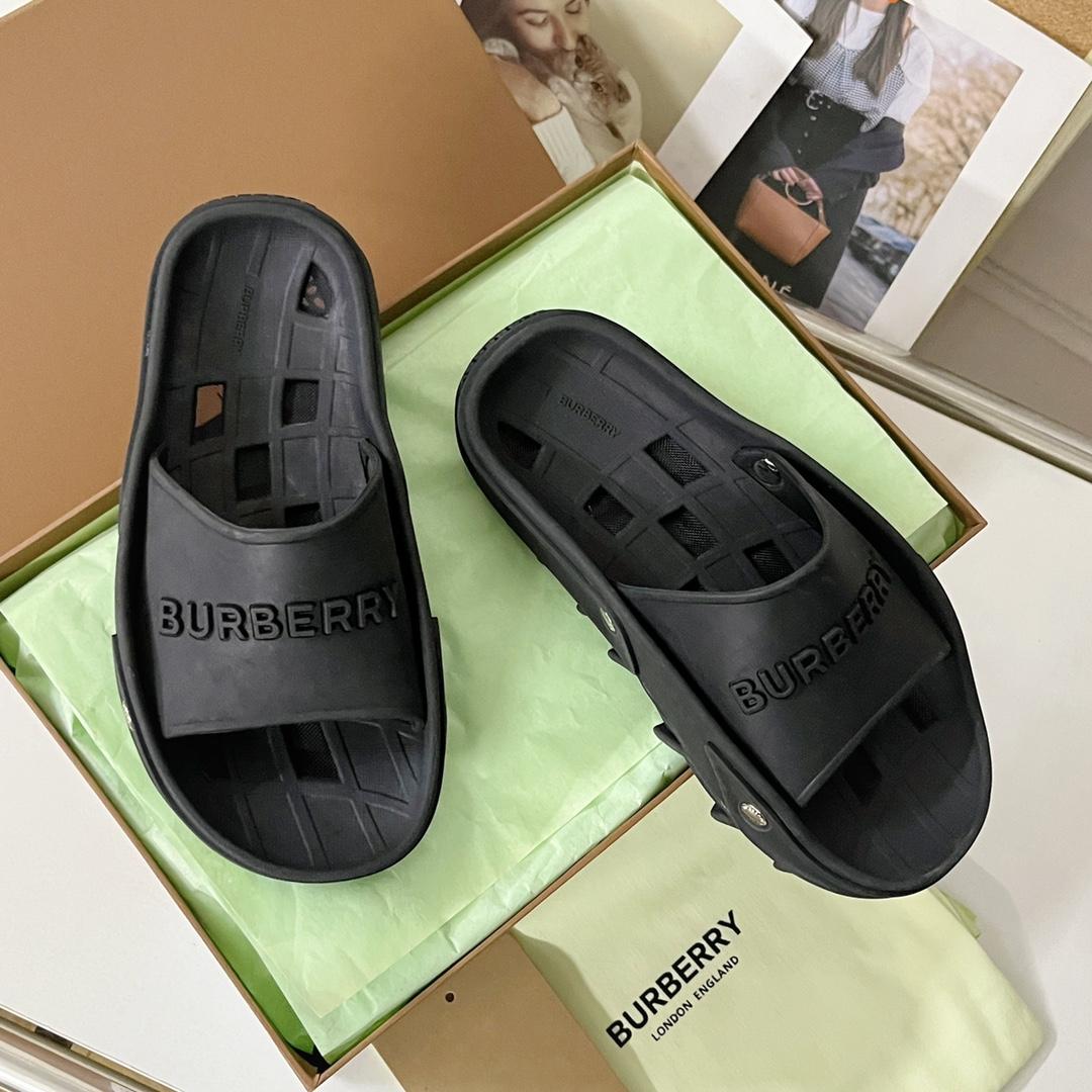 Burberry Bucklow logo slides - EUR FASHION