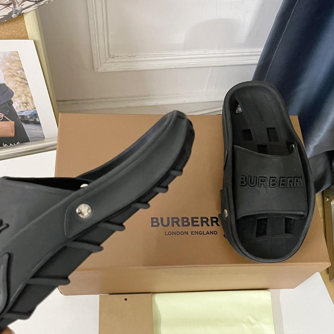 Burberry Bucklow logo slides - EUR FASHION