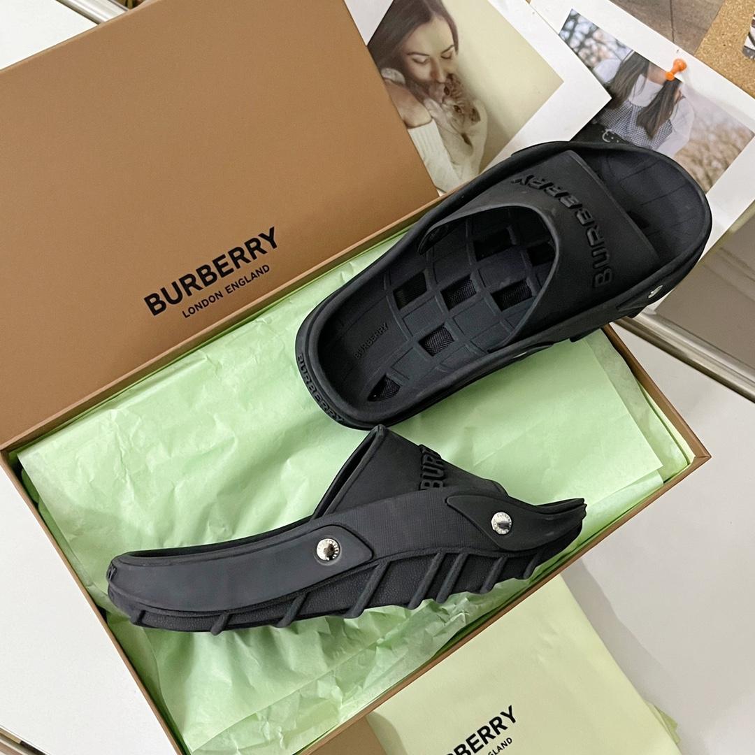 Burberry Bucklow logo slides - EUR FASHION