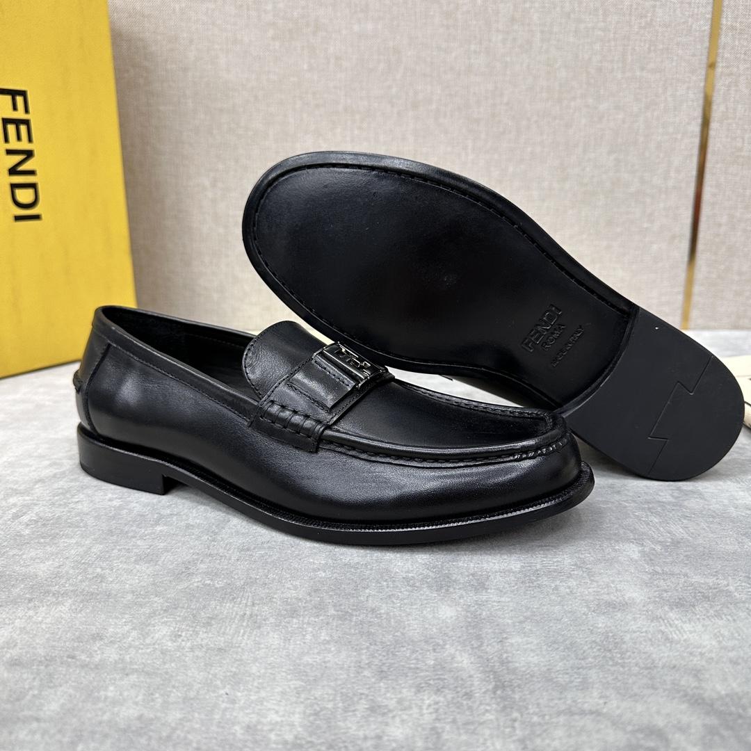 Fendi Men's Black Loafer - EUR FASHION