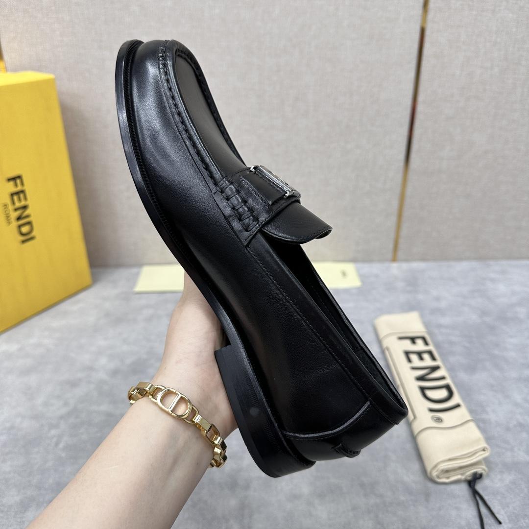 Fendi Men's Black Loafer - EUR FASHION