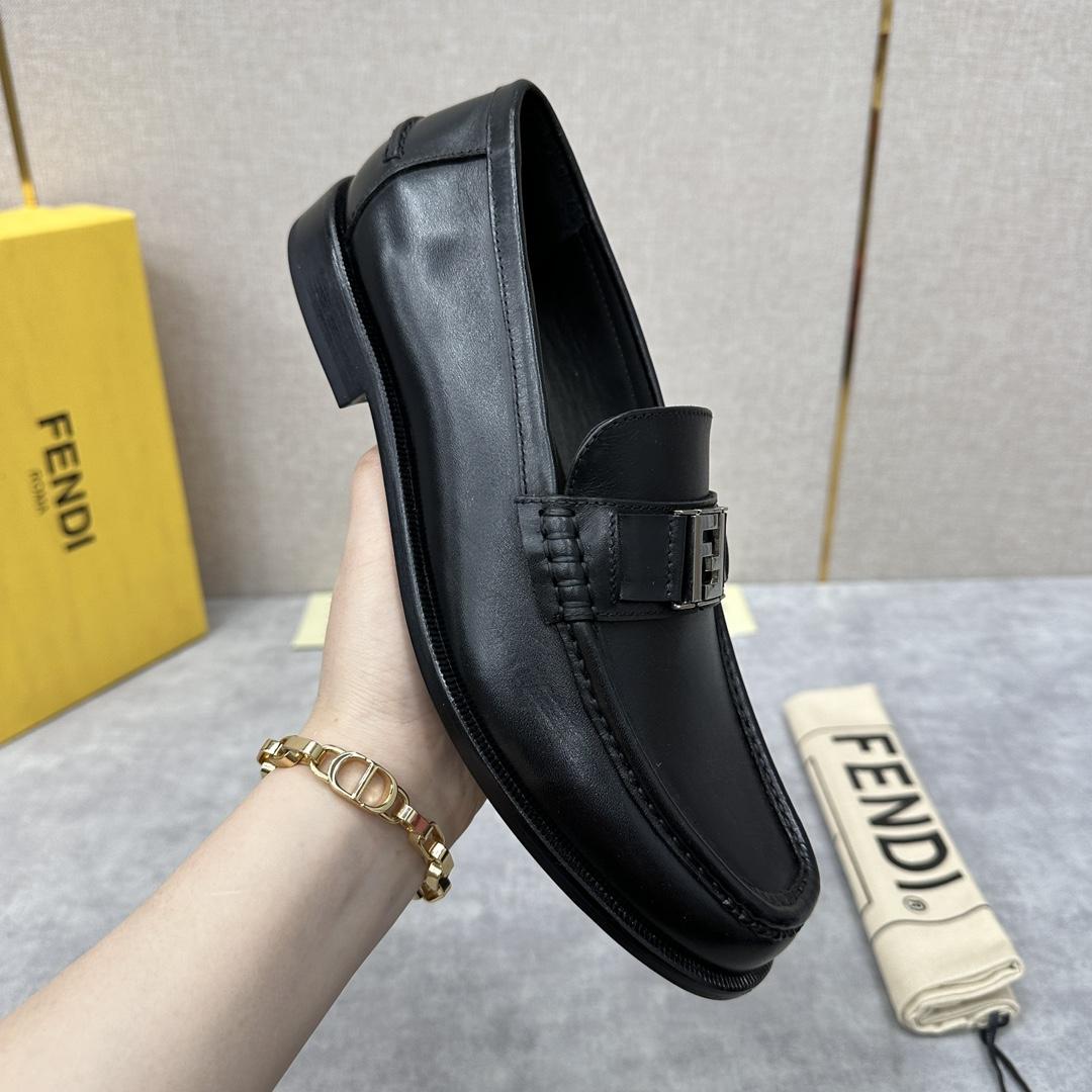 Fendi Men's Black Loafer - EUR FASHION