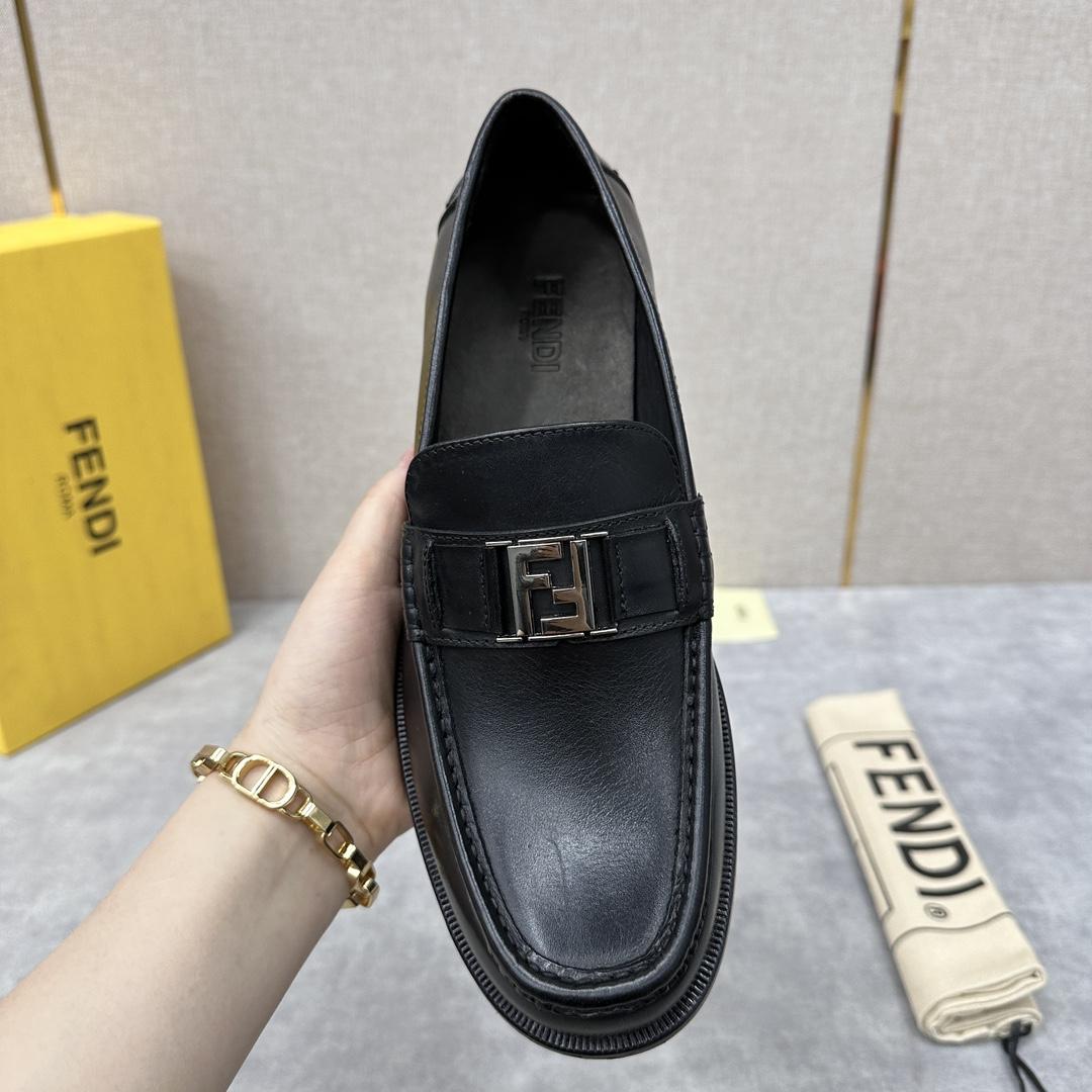 Fendi Men's Black Loafer - EUR FASHION