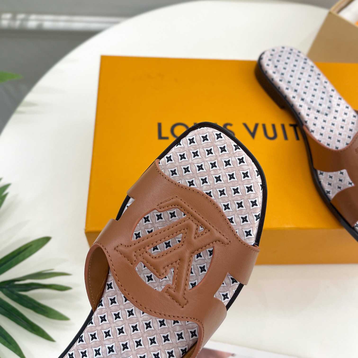 Louis Vuitton LV Isola Flat Mule - EUR FASHION