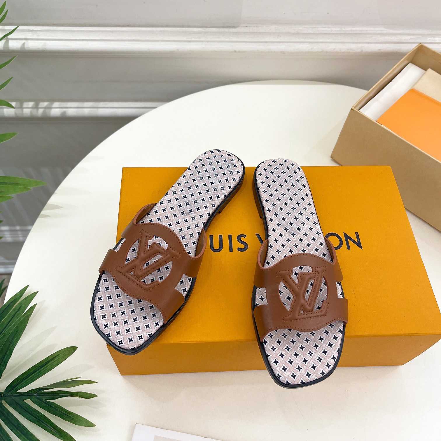 Louis Vuitton LV Isola Flat Mule - EUR FASHION