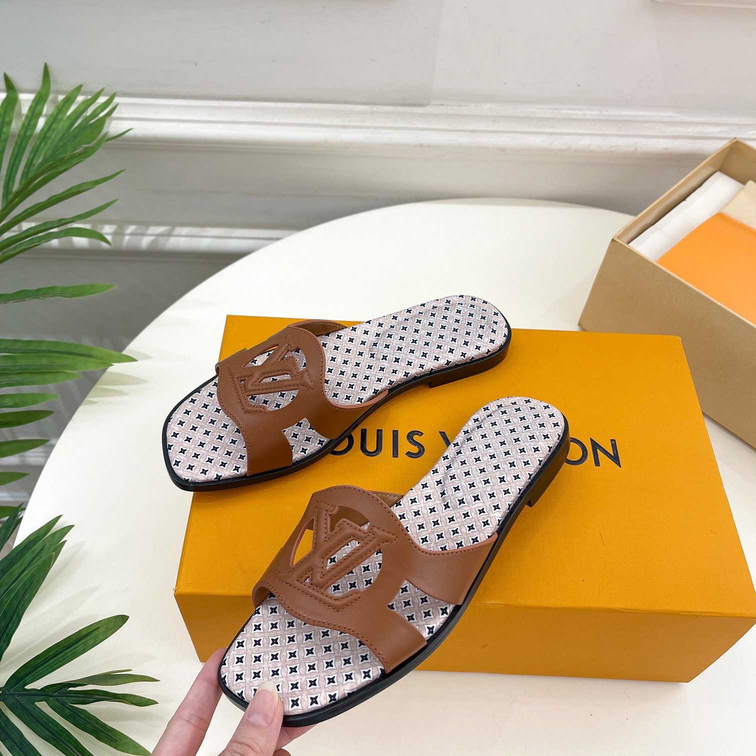 Louis Vuitton LV Isola Flat Mule - EUR FASHION