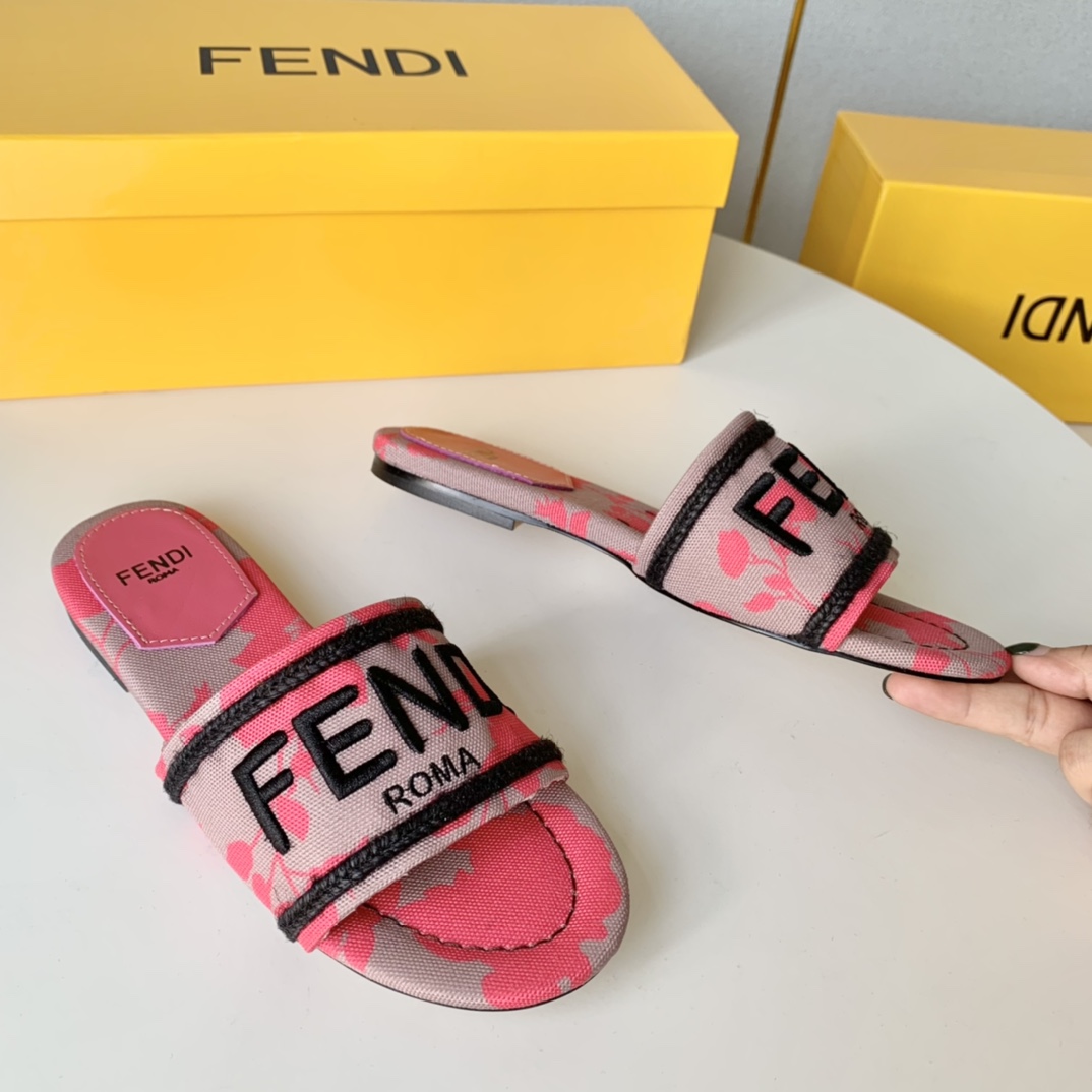 Fendi Signature Pink Canvas Slides - EUR FASHION