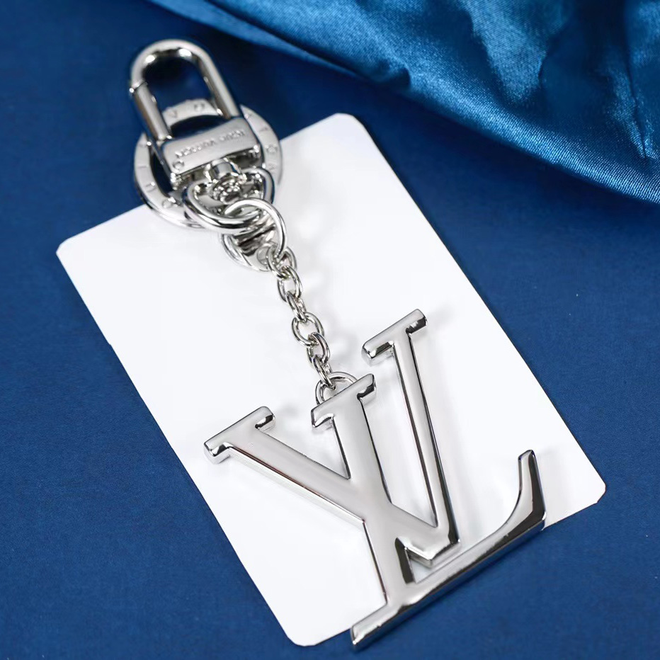 Louis Vuitton LV Initials Key Holder And Bag Charm   M01192 - EUR FASHION