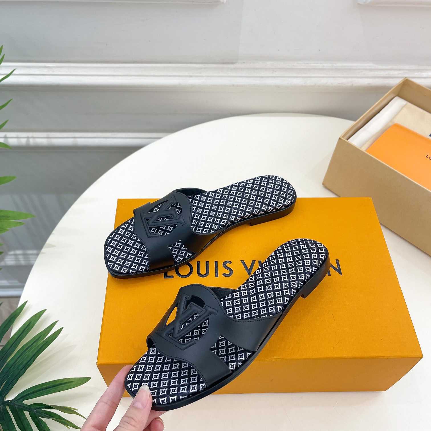 Louis Vuitton LV Isola Flat Mule - EUR FASHION