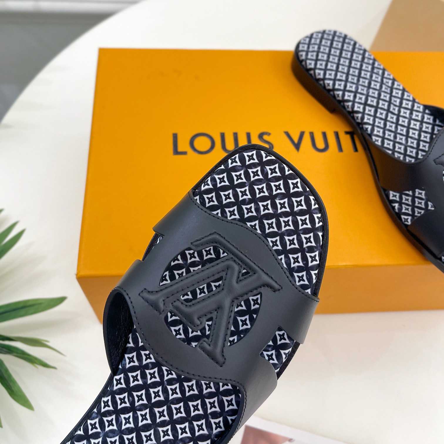 Louis Vuitton LV Isola Flat Mule - EUR FASHION