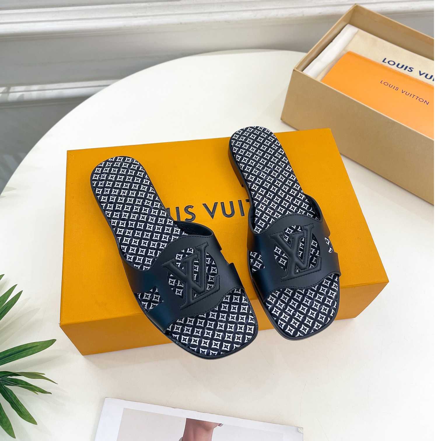 Louis Vuitton LV Isola Flat Mule - EUR FASHION