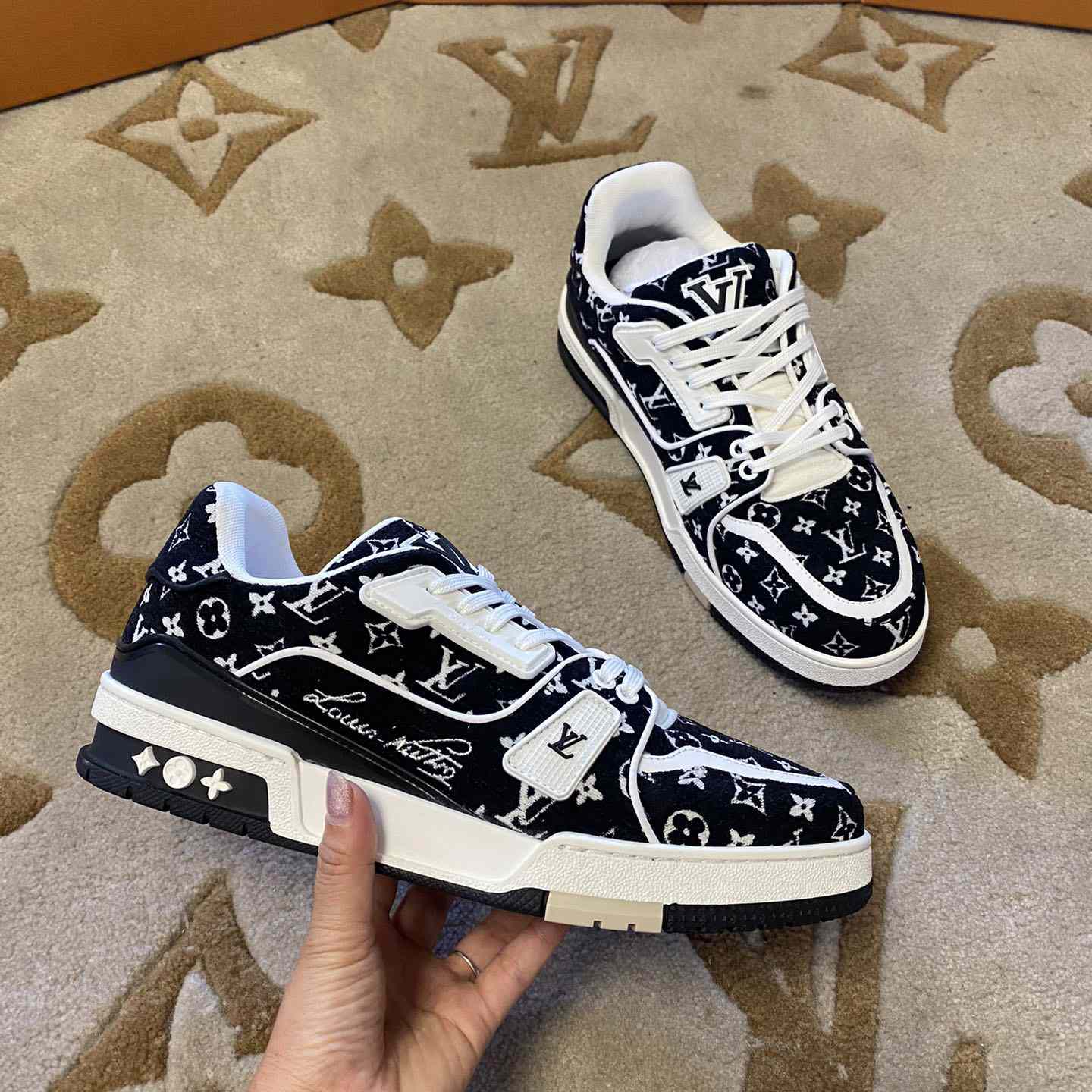 Louis Vuitton LV  Trainer Sneaker        - EUR FASHION