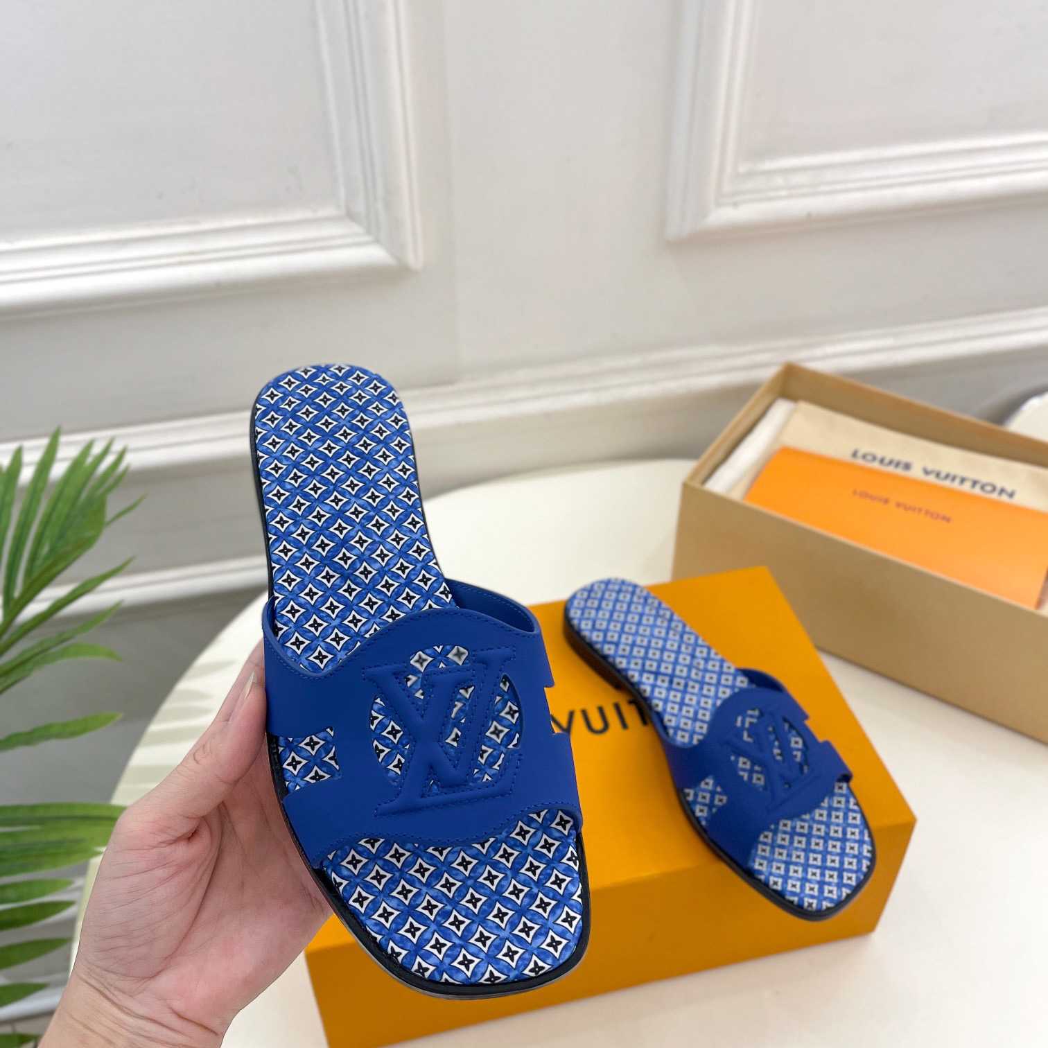 Louis Vuitton LV Isola Flat Mule - EUR FASHION