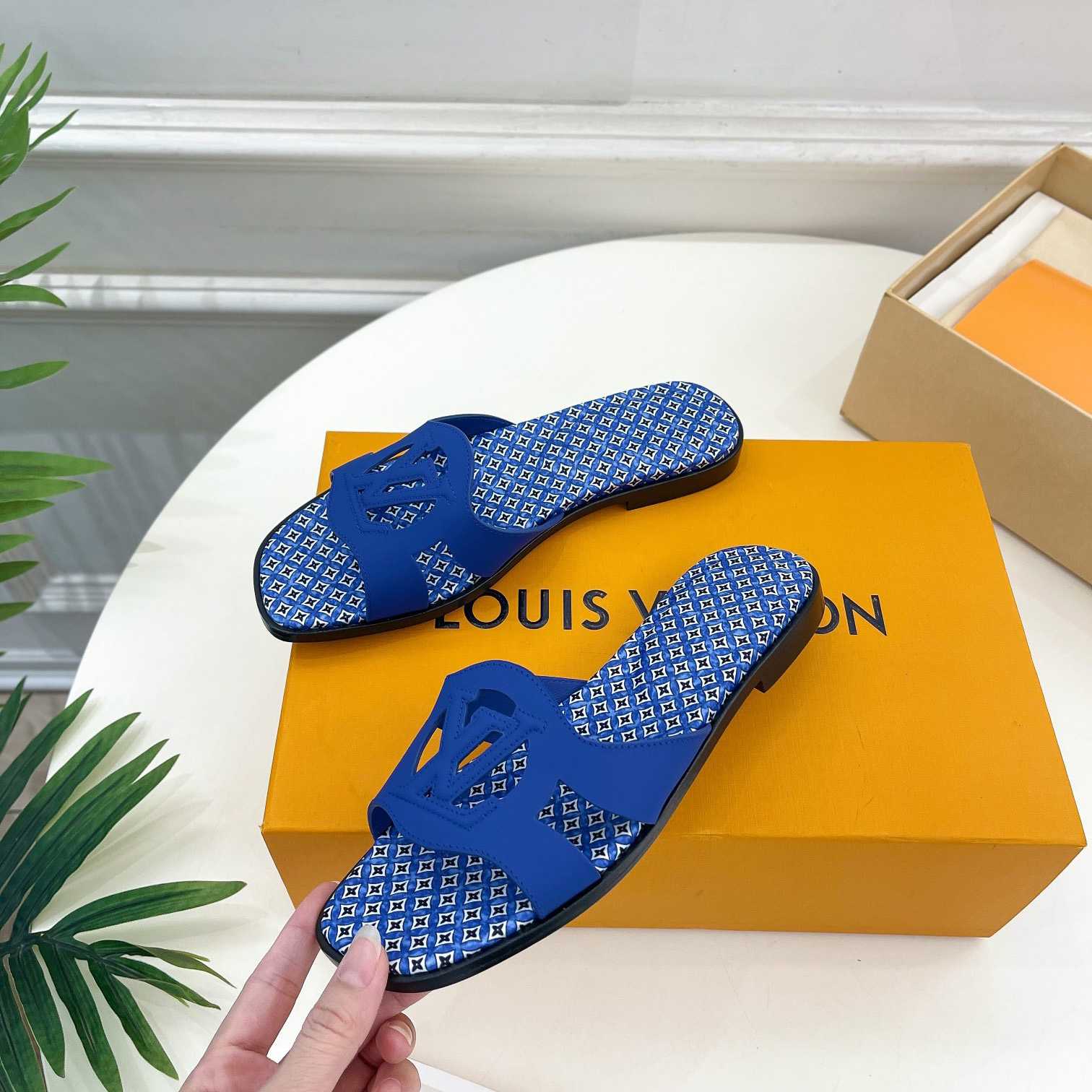 Louis Vuitton LV Isola Flat Mule - EUR FASHION