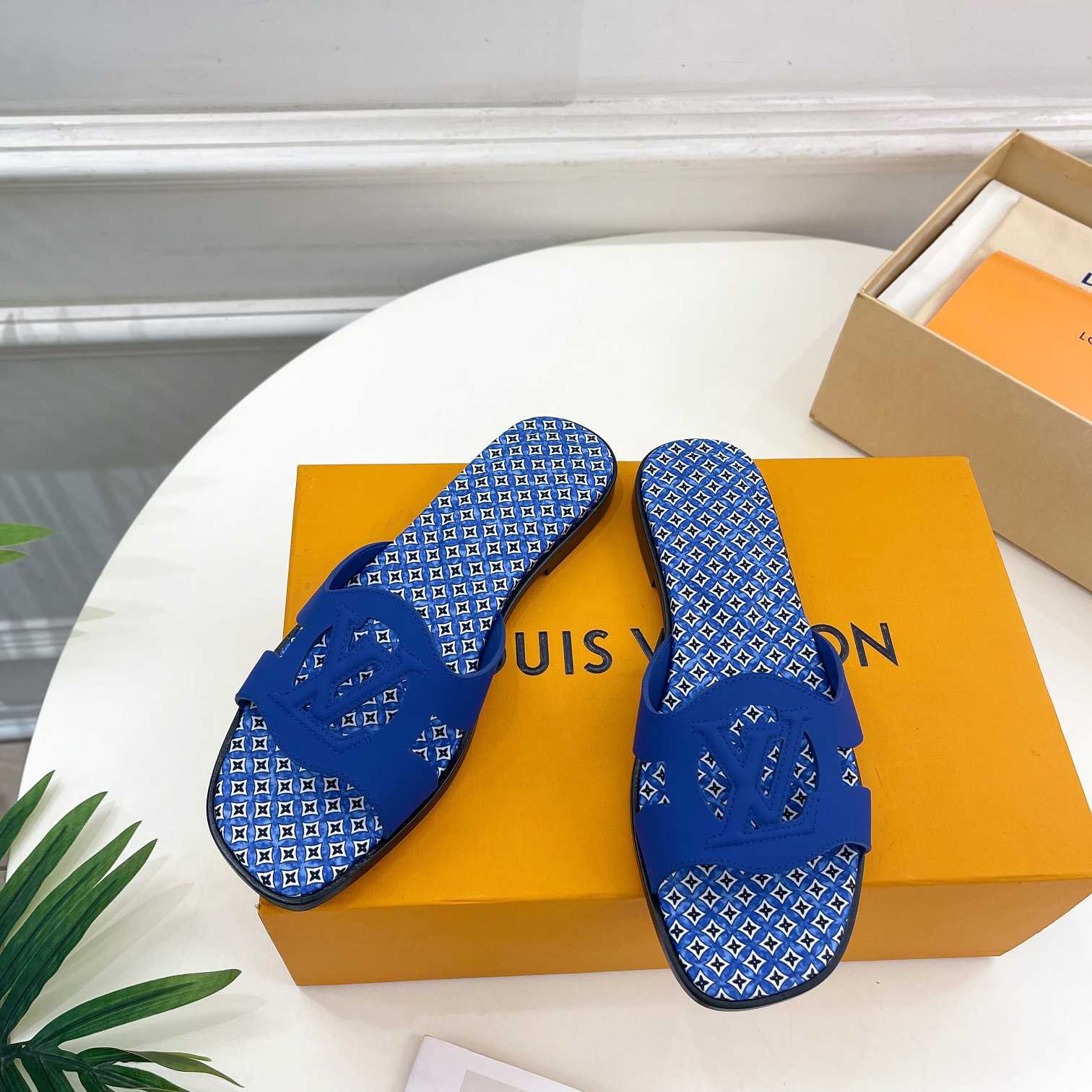 Louis Vuitton LV Isola Flat Mule - EUR FASHION