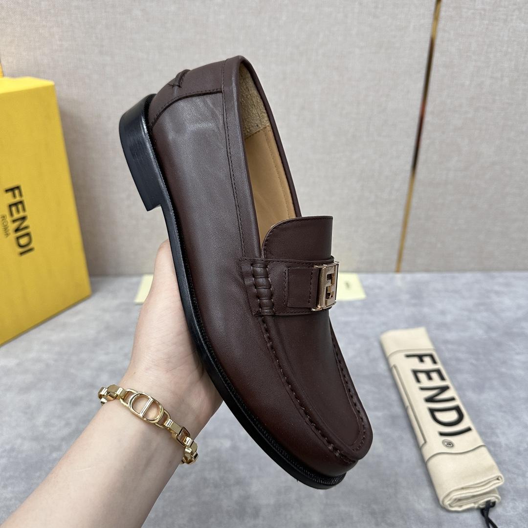 Fendi Men's Brown Loafer - EUR FASHION