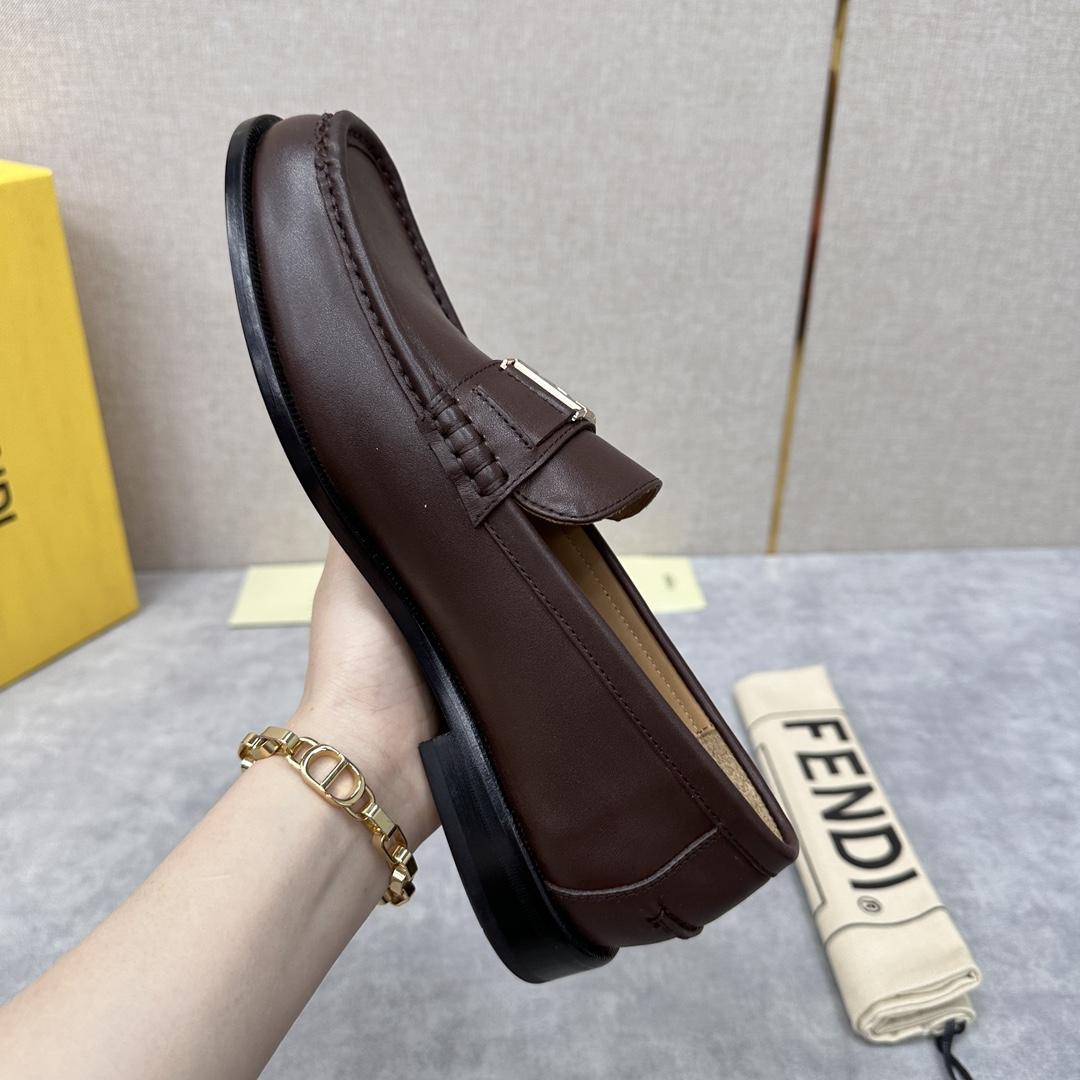 Fendi Men's Brown Loafer - EUR FASHION