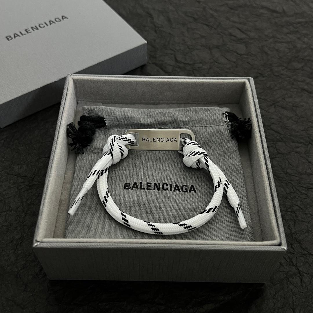 Balenciaga Plate Bracelet In White - EUR FASHION