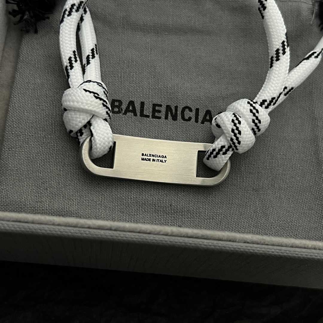 Balenciaga Plate Bracelet In White - EUR FASHION