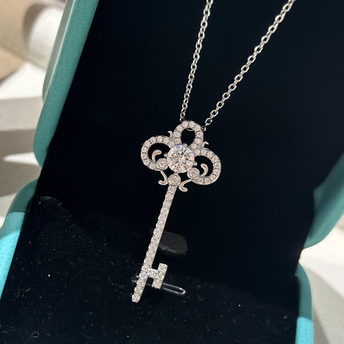 Tiffany&CO Fleur de Lis Key Pendant - EUR FASHION