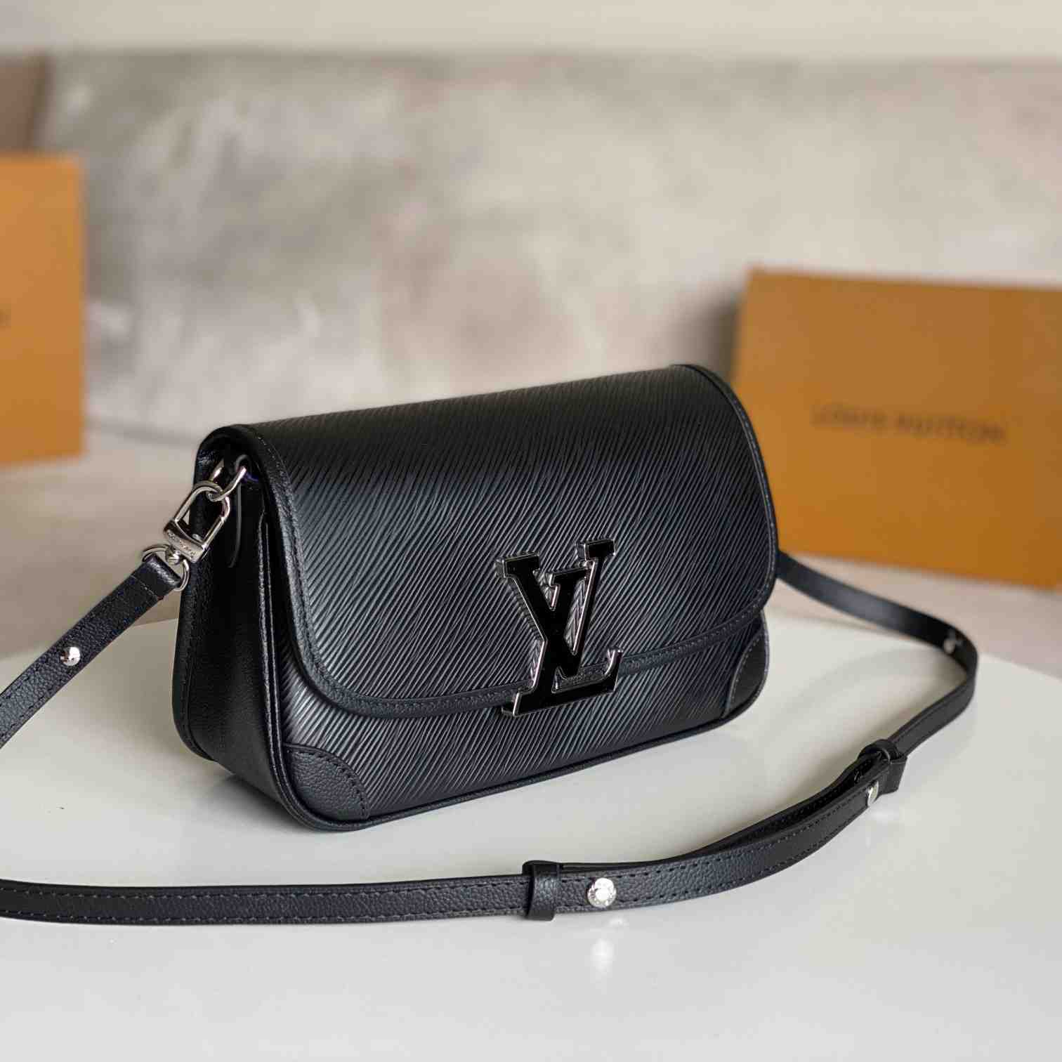 Louis Vuitton Buci    M59386 - EUR FASHION