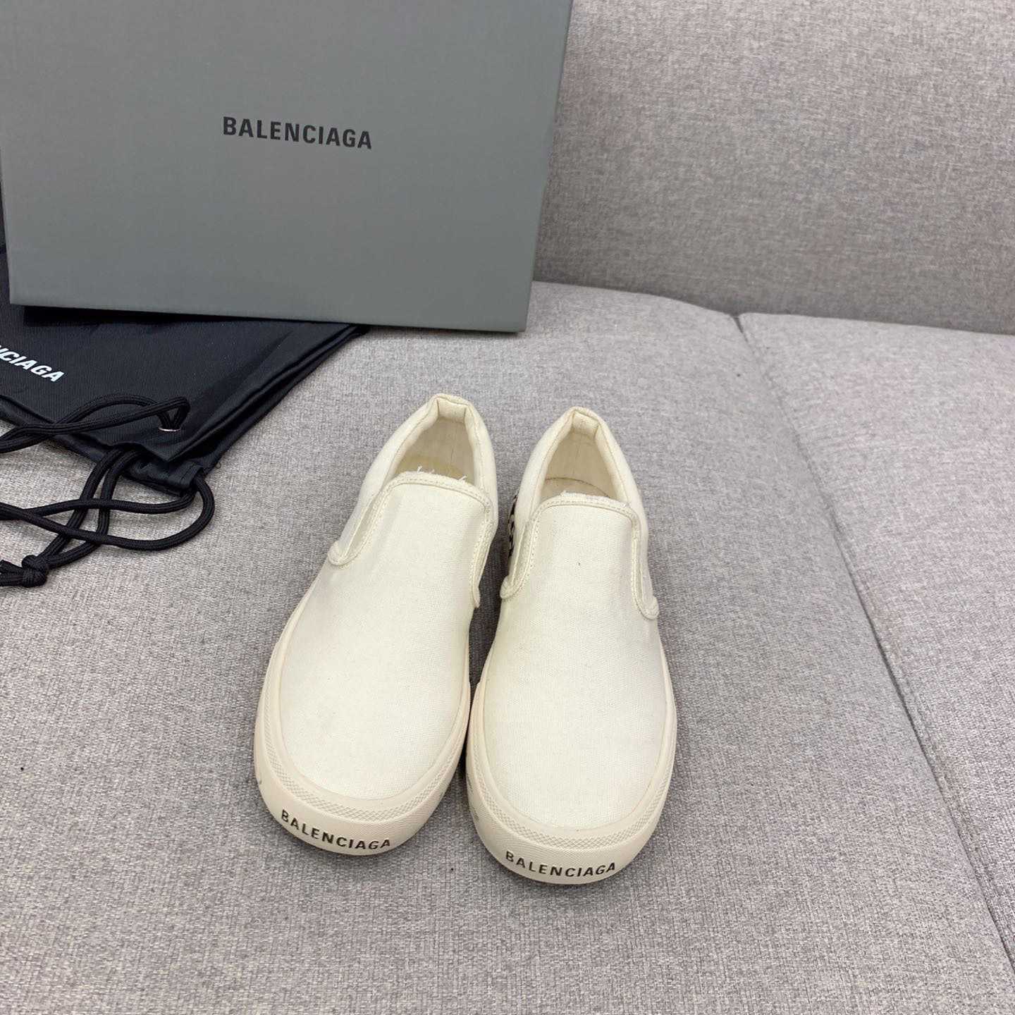 Balenciaga Paris Slip On Graffiti Sneaker In White  - EUR FASHION