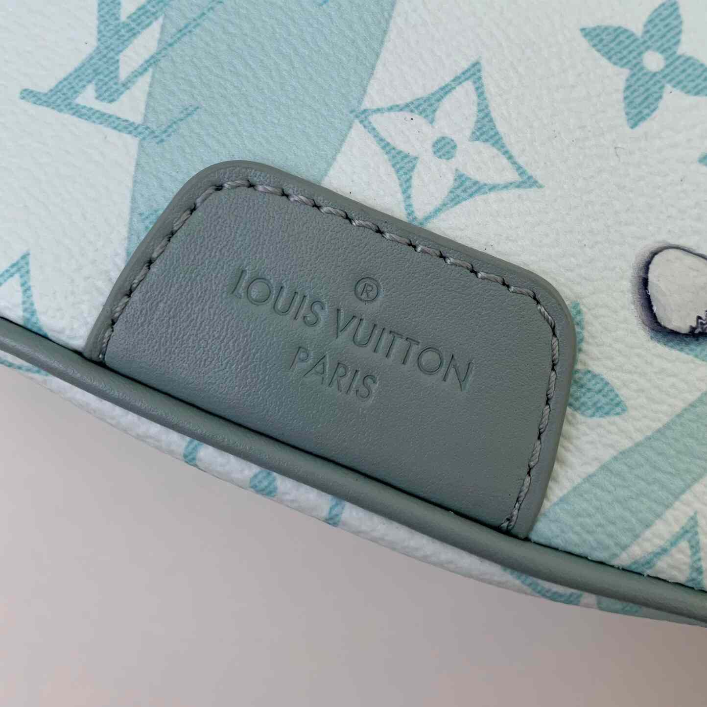 Louis Vuitton Discovery Bumbag  (44*15*9cm)   M22765 - EUR FASHION