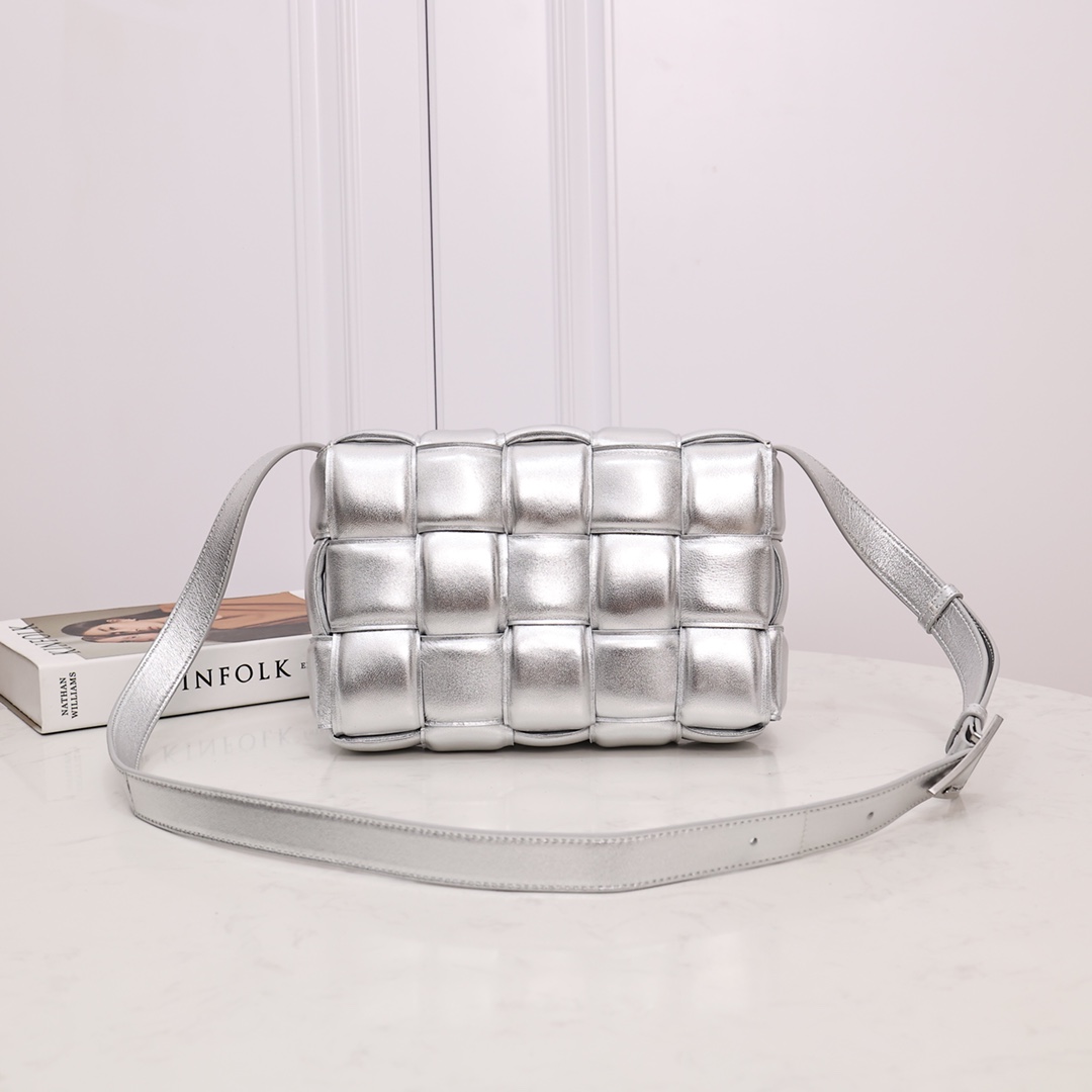 Bottega Veneta Silver Cassette Shoulder Bag  (6*18*8cm) - EUR FASHION