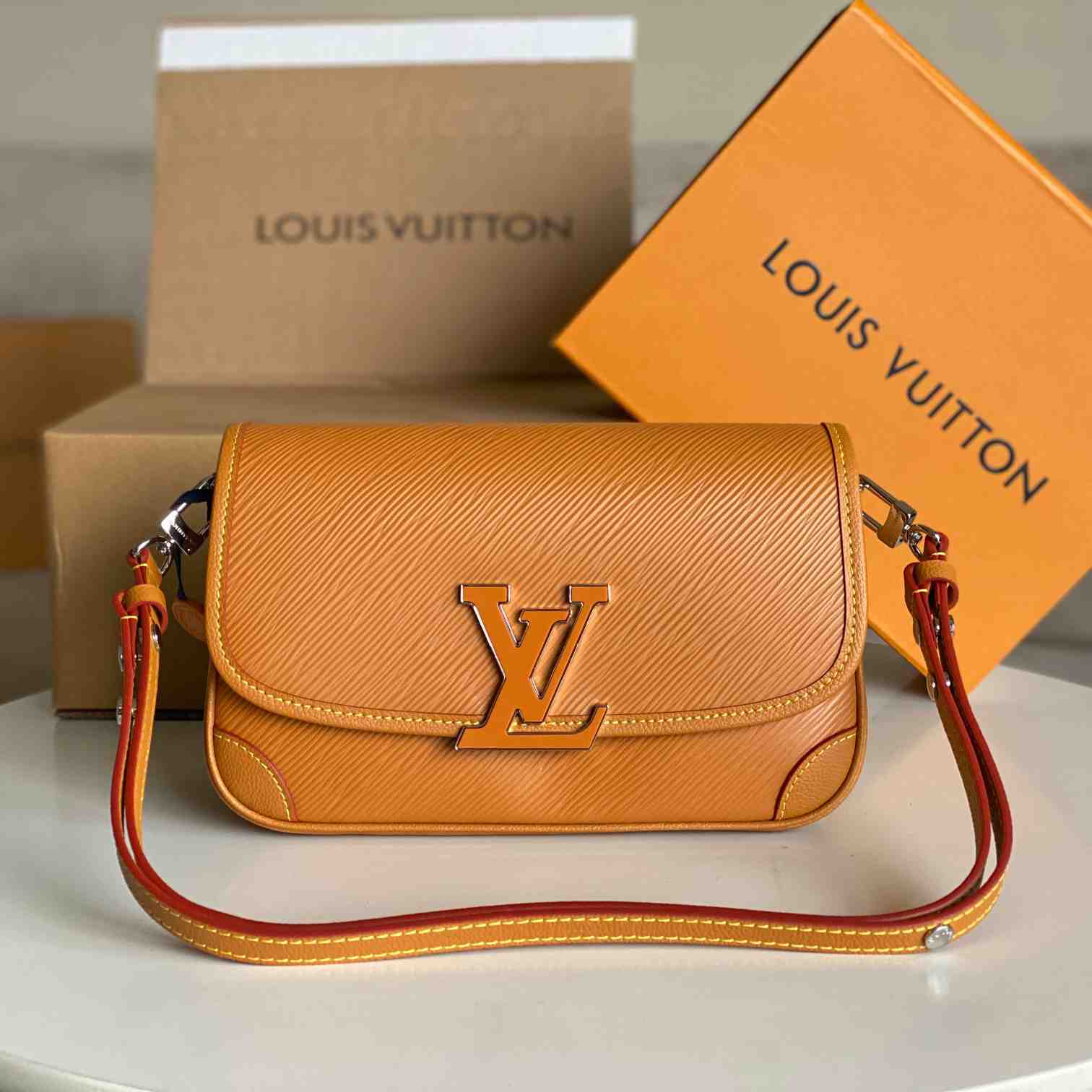 Louis Vuitton Buci    M59459 - EUR FASHION