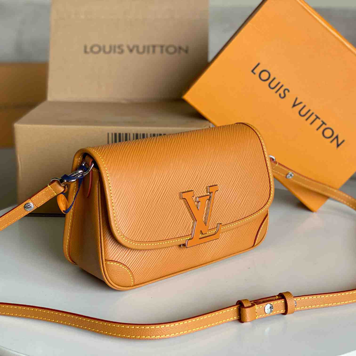 Louis Vuitton Buci    M59459 - EUR FASHION