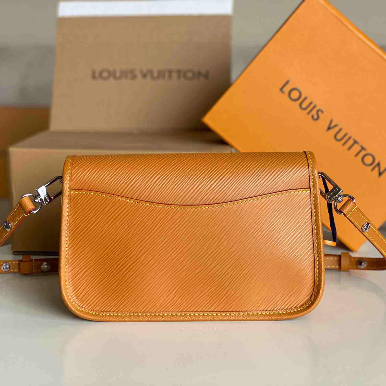 Louis Vuitton Buci    M59459 - EUR FASHION