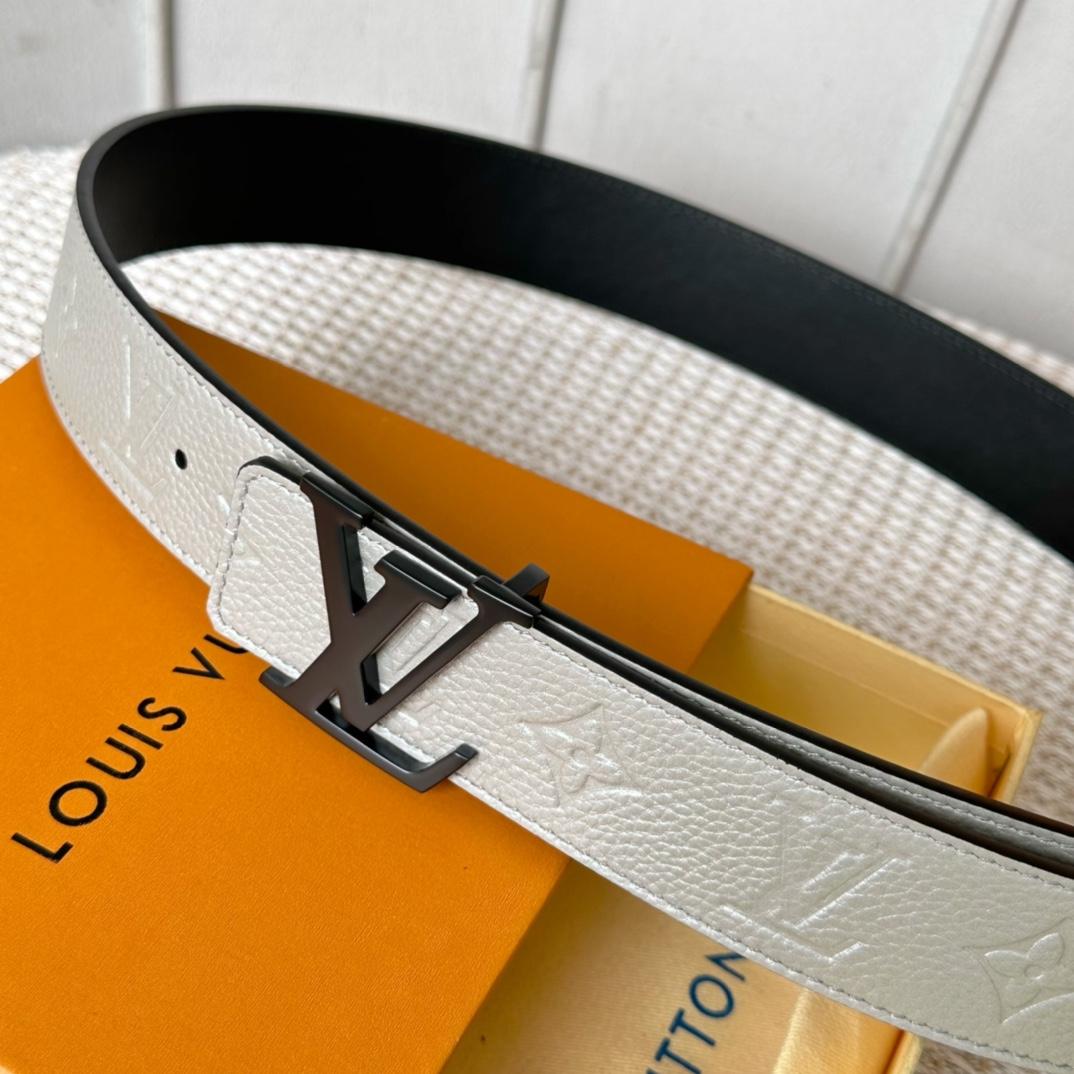 Louis Vuitton LV Initials 40mm Reversible Belt   M8261V - EUR FASHION