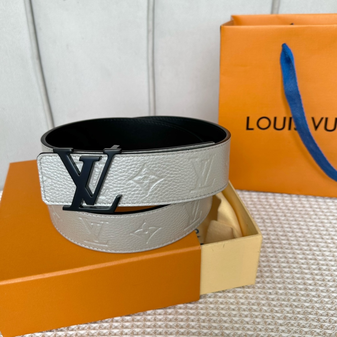 Louis Vuitton LV Initials 40mm Reversible Belt   M8261V - EUR FASHION