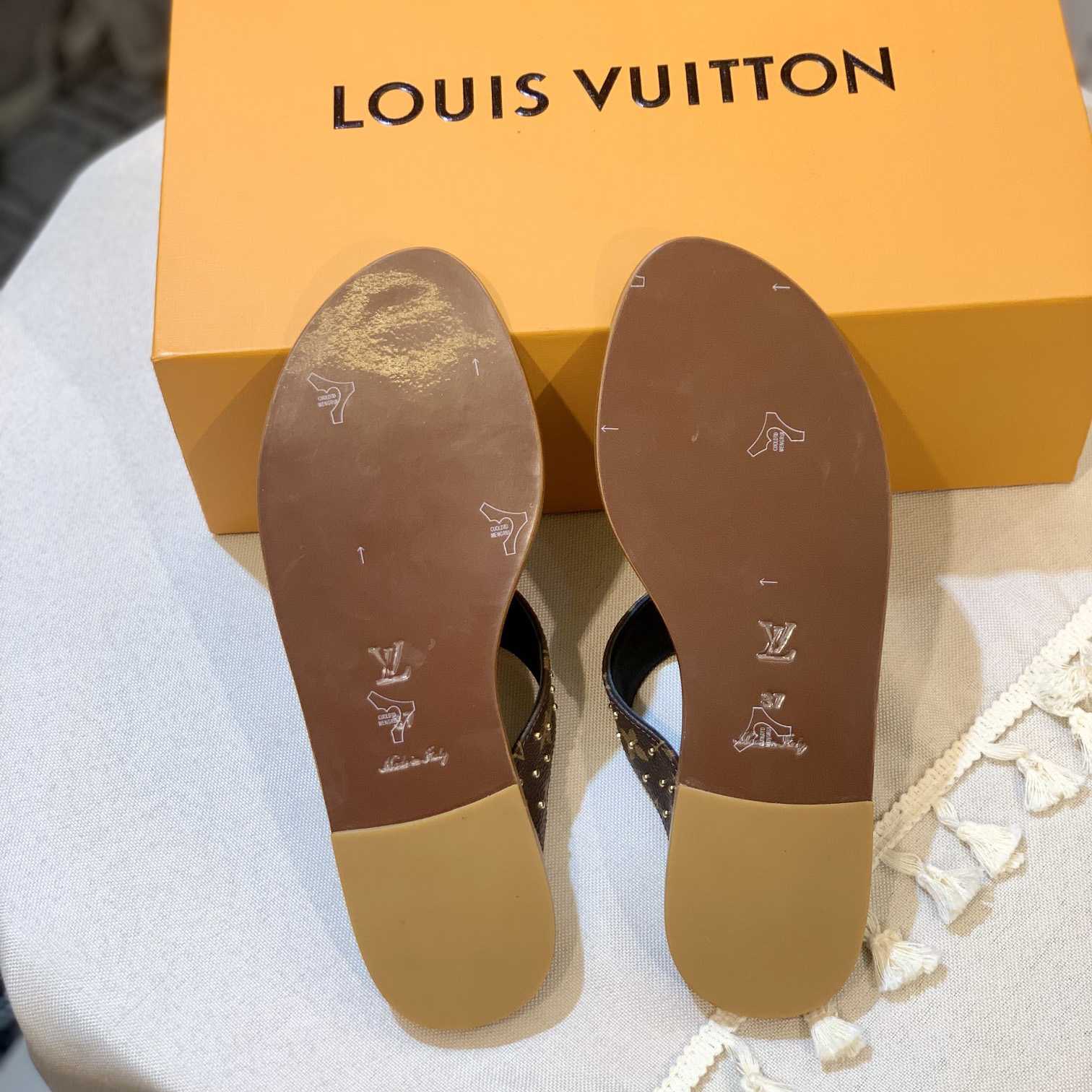 Louis Vuitton Sunny Flat Thong   1AB37T - EUR FASHION