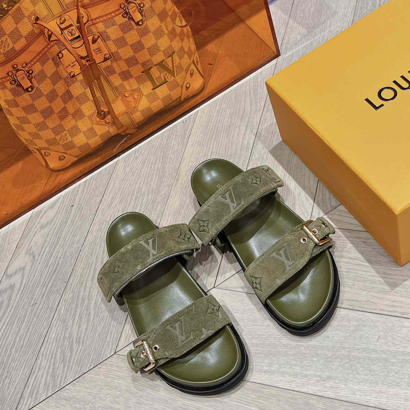 Louis Vuitton Bom Dia Flat Comfort Mule    1ABOYY - EUR FASHION