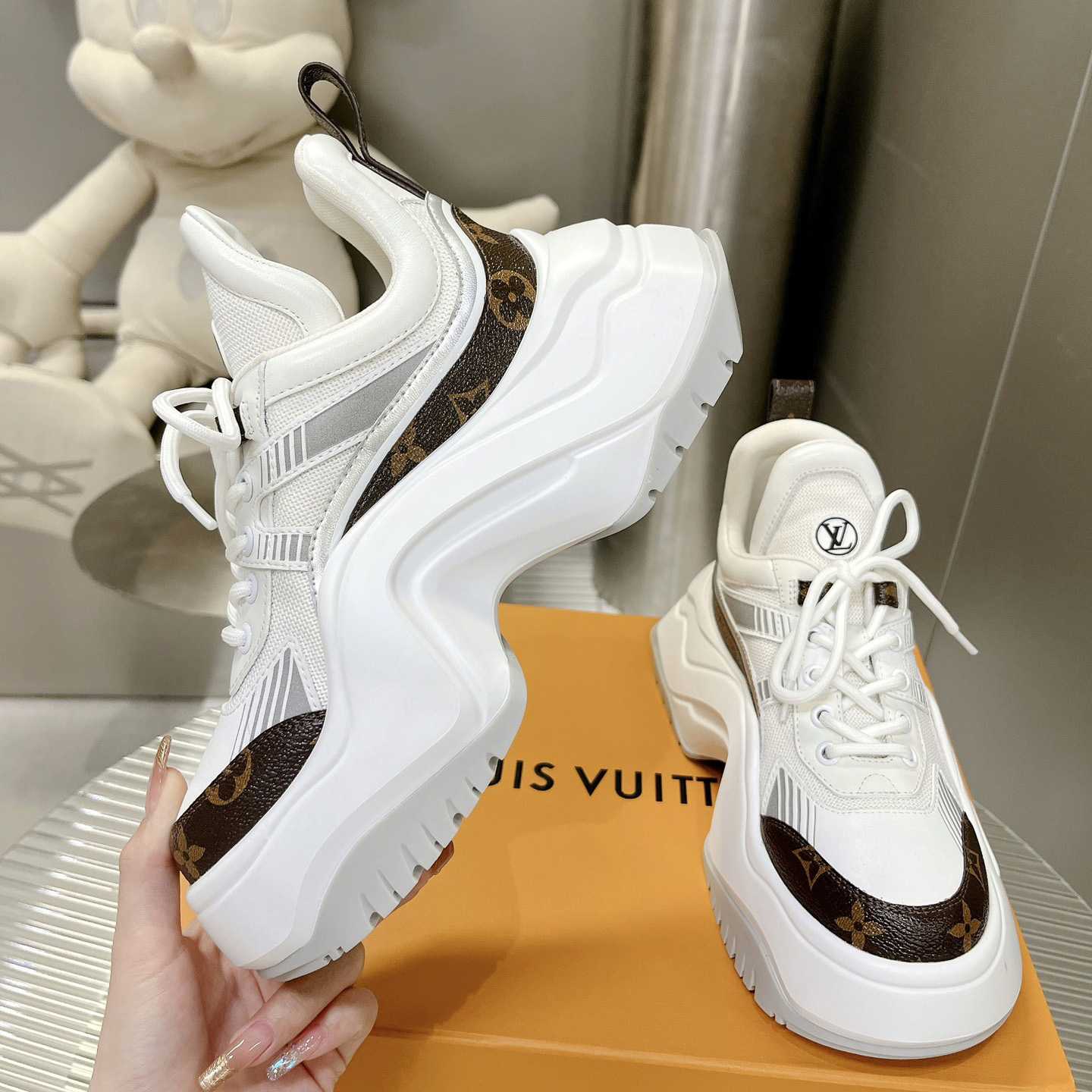 Louis Vuitton LV Archlight 2.0 Platform Sneaker    1ABIHJ - EUR FASHION