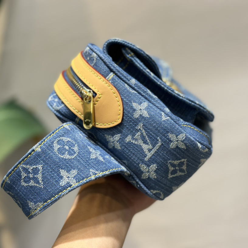 Louis Vuitton Blue Monogram Denim Bumbag   M95347 - EUR FASHION