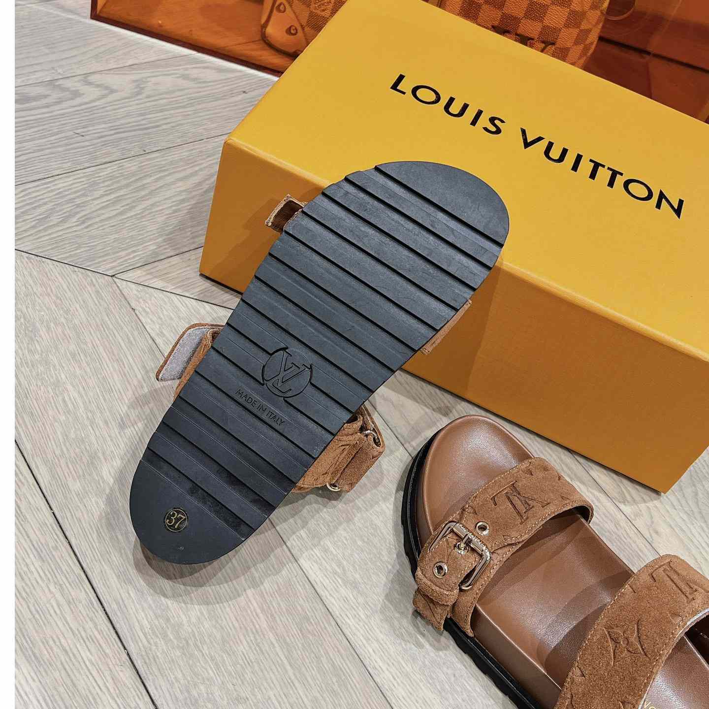 Louis Vuitton Bom Dia Flat Comfort Mule    1ABOY4 - EUR FASHION