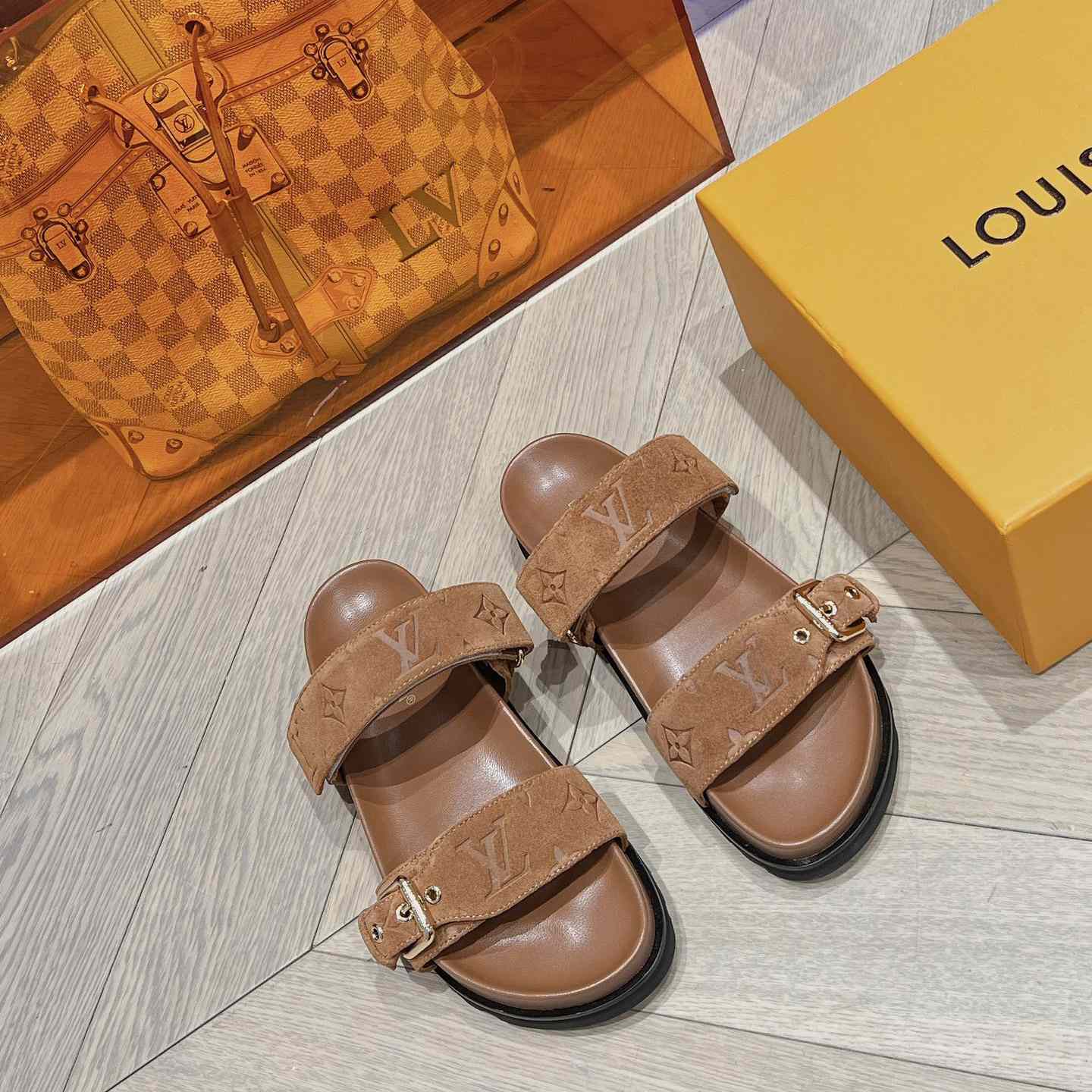 Louis Vuitton Bom Dia Flat Comfort Mule    1ABOY4 - EUR FASHION